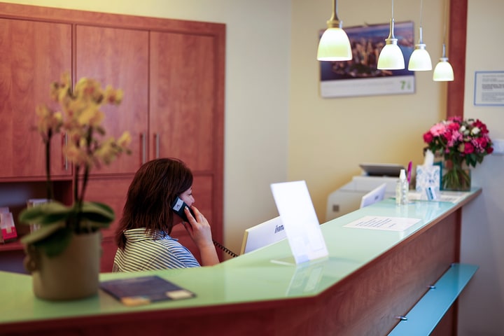 Assim Hosseini - Kontakt